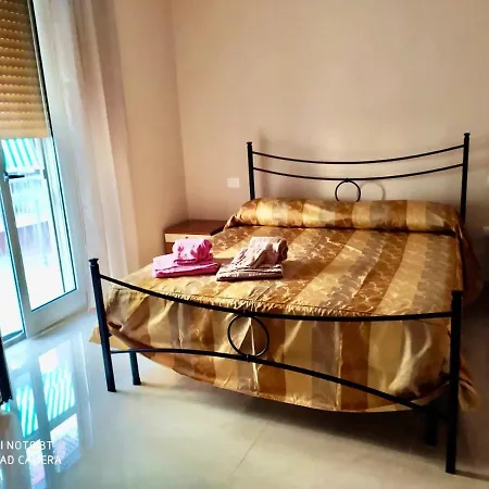 Casa Ester E Antonella بيت للعطل
