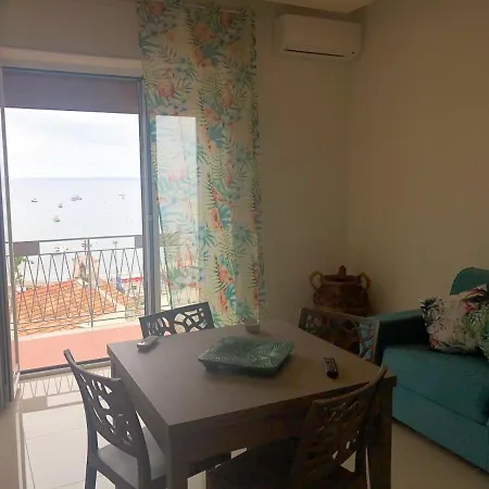 Casa Ester E Antonella بيت للعطل